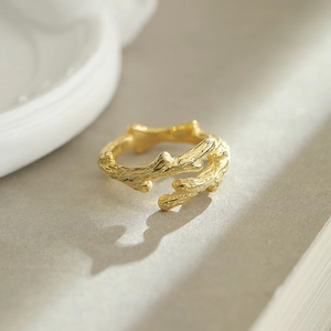 Minimalist branch texture open gold ring for women with unique wood grain design