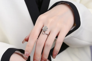 Detail of spinning sunflower ring with heart motif on silver open band for women