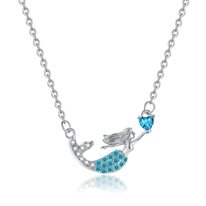 Meerjungfrau-Halskette mit blauem Herz-Kristall und Diamanten auf Silberkette