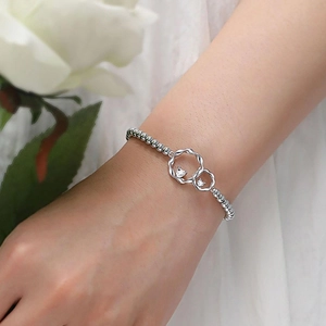 Silver bead bracelet with interlocking wave rings and heart-shaped zircon inlay