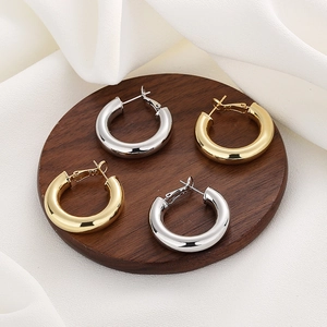 Chic hollow design round hoop earrings in polished gold and silver plated metal