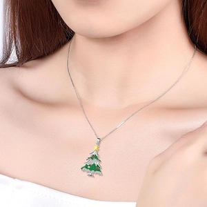 Collier sapin de Noël minimaliste avec émail vert, étoile dorée et pierres en zircon