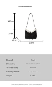 Détail montrant les dimensions du sac bandoulière en velours noir avec bordure en fausse fourrure