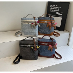 Borsa A Mano Patchwork In Denim Retrò Con Finiture In Pelle PU Ciondolo A Cavallo Mini Zaino Da Donna