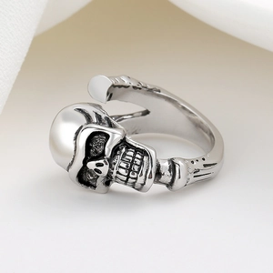 Vintage skull ring with adjustable claw design and oxidized finish for men
