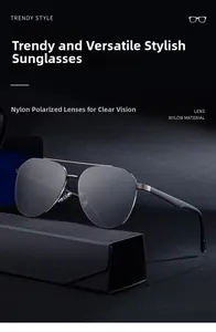 Dettaglio delle lenti polarizzate in nylon e custodia pieghevole per occhiali aviator
