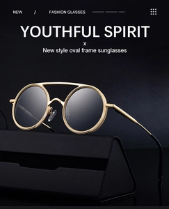 Détail macro des lunettes de soleil ovales en métal doré avec double pont et bord