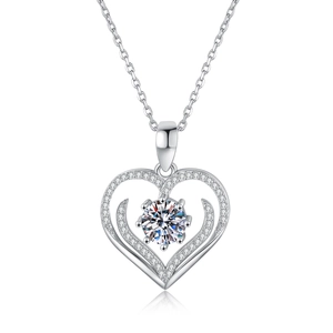 Elegante collana con ciondolo a cuore con pietra brillante e finitura in argento