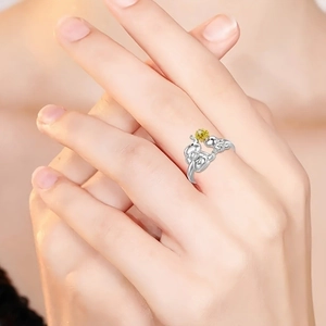 S925 sterling silver mother and child elephant ring with yellow zircon on model hand