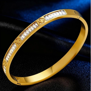 Damen Edelstahl Armreif Armband Mit Strass Kleeblatt Herz Muster 18K Vergoldet Minimalistischer Eleganter Schmuck