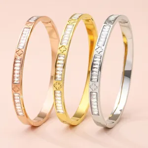 Dreiteiliges Edelstahl-Armband-Set mit Kleeblatt-Motiv in Gold, Roségold und Silber
