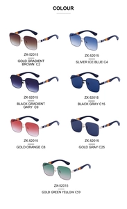 Collezione di occhiali da sole squadrati oversize con aste a righe in sette varianti colore