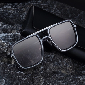 Men's retro square aviator sunglasses with black metal frame and premium leather case