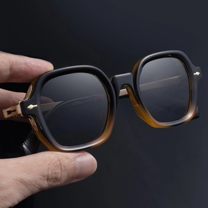 Polarized square frame sunglasses for men with brown gradient lenses and gold temples