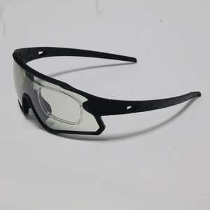 Detailansicht der Radsportbrille mit abnehmbarem Innenrahmen für Korrekturgläser