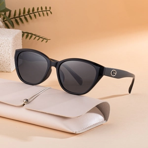 Fashion black cat eye polarized sunglasses for women with premium beige leather case