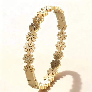 Stainless Steel Daisy Flower Bracelet For Women With Rhinestones Elegant Niche Floral Bangle Jewelry Summer Accessory