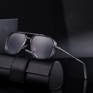 Lunettes de soleil carrées punk pour hommes avec monture en métal et étui en cuir noir