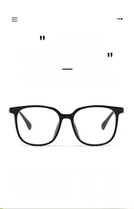 Détail de la monture de lunettes carrée noire montrant le modèle J10002 et la taille 55-17-153