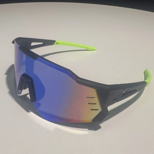 Men's sports sunglasses with gradient lenses and neon yellow anti-slip temples