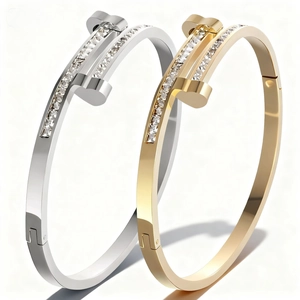 Bracelet à clous minimaliste avec cristaux scintillants en finitions or et argent