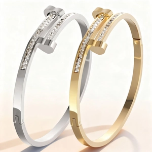 Jonc à Clou en Acier Inoxydable Mode Design Cœur Trèfle T Étoile Or Argent Électroplaqué Strass Incrusté Jonc Ouvert Femmes