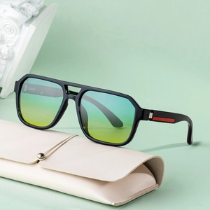 Square polarized men's pilot sunglasses with gradient lenses and red temple detail