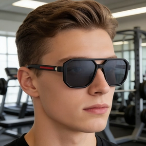 Lunettes de soleil rétro carrées pour hommes avec double pont et détails de rayures rouges