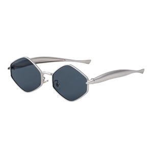 Lunettes de soleil polygonales à monture métallique avec verres foncés et design géométrique argenté