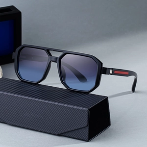 Moderne quadratische Polarisierte Sonnenbrille für Herren mit blauem Farbverlauf und Etui