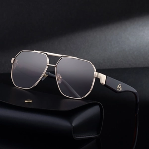Modische Herren-Sonnenbrille mit quadratischem Goldrahmen und schwarzem Leder-Etui