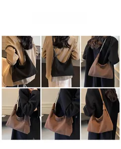 Vue détaillée des sacs fourre-tout rétro noir et marron avec bandoulières en métal