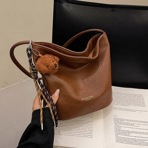 Retro PU Leather Large Capacity Shoulder Underarm Bag For Women Vintage Bucket Hobo Handbag With Plush Bear Pendant