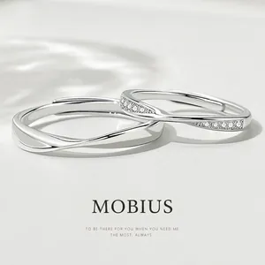 Anelli Di Coppia Möbius In Rame Bianco Argentato Fascia Intrecciata Aperta Regolabile Con Zirconia Per Innamorati