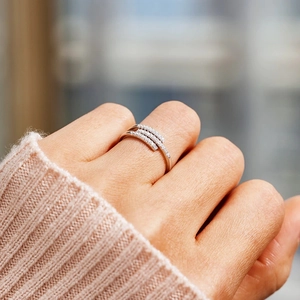 Bague ouverte argentée à trois couches pour femme avec zircons scintillants sertis