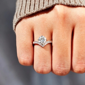 Elegant S925 silver V-shaped crown ring with a large zircon and micro-paved crystals