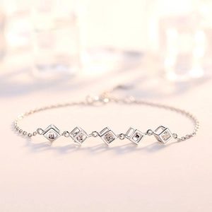Bracciale geometrico placcato argento per donna con cristalli di zirconia scintillanti