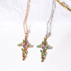 Collier croix à feuilles de vigne élégant en or rose et argent avec zircon rose