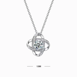 Collier trèfle élégant avec pendentif en cristal de 18 mm au fini argenté