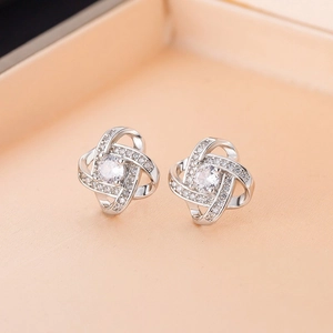 Boucles d'oreilles trèfle à quatre feuilles en argent avec zircons étincelants