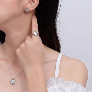 Parure de bijoux en argent et zircone avec collier boucles d'oreilles et bague