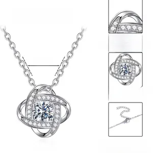 Détail du pendentif trèfle avec zircone AAA+ et chaîne de 45cm avec fermoir mousqueton