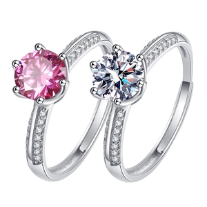 Moissanit-Ring-Set mit rosa und weißen Edelsteinen in klassischer Sechs-Klauen-Fassung