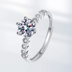 Elegant honeycomb silver ring with round zirconia in a six-prong crown setting