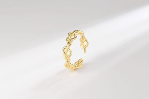 Detailed view of the woven chain texture on this adjustable gold minimalist ring