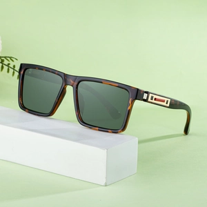Square tortoiseshell polarized sunglasses for men with gold metal temple details