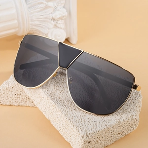 Lunettes de soleil aviateur carrées oversize avec monture dorée et verres gris foncé