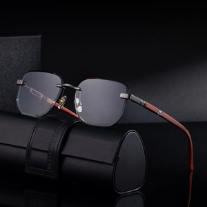 Randlose Retro-Sonnenbrille mit Bügeln in Holzoptik und schwarzem Leder-Etui