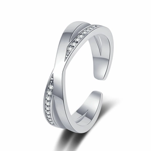 Bague croisée argentée élégante avec accents en micro-pavé de zircons pour femmes