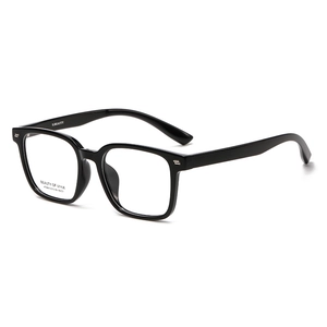Montatura per occhiali quadrata nera classica da donna con vista elegante a 45 gradi